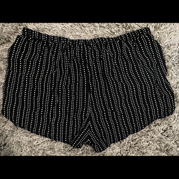 H&M shorts - Picture 3 of 3